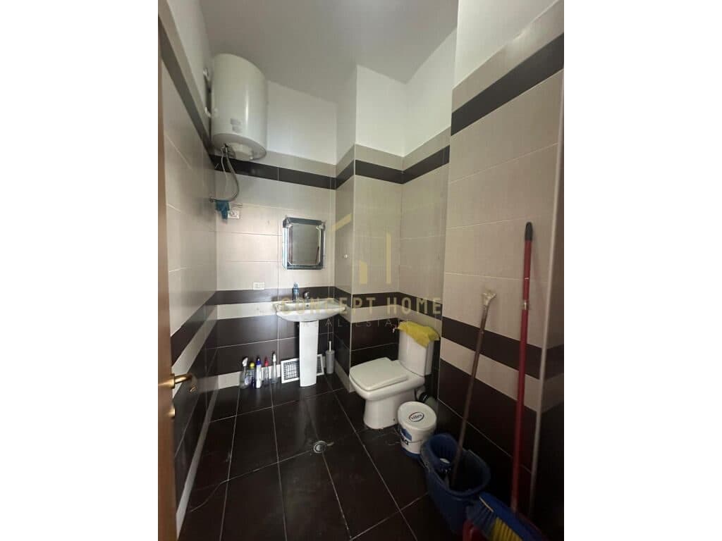 Pronë Komerciale me Qira në Kthesa e Kamzës, Tiranë - 1500€ | 106 m² 4