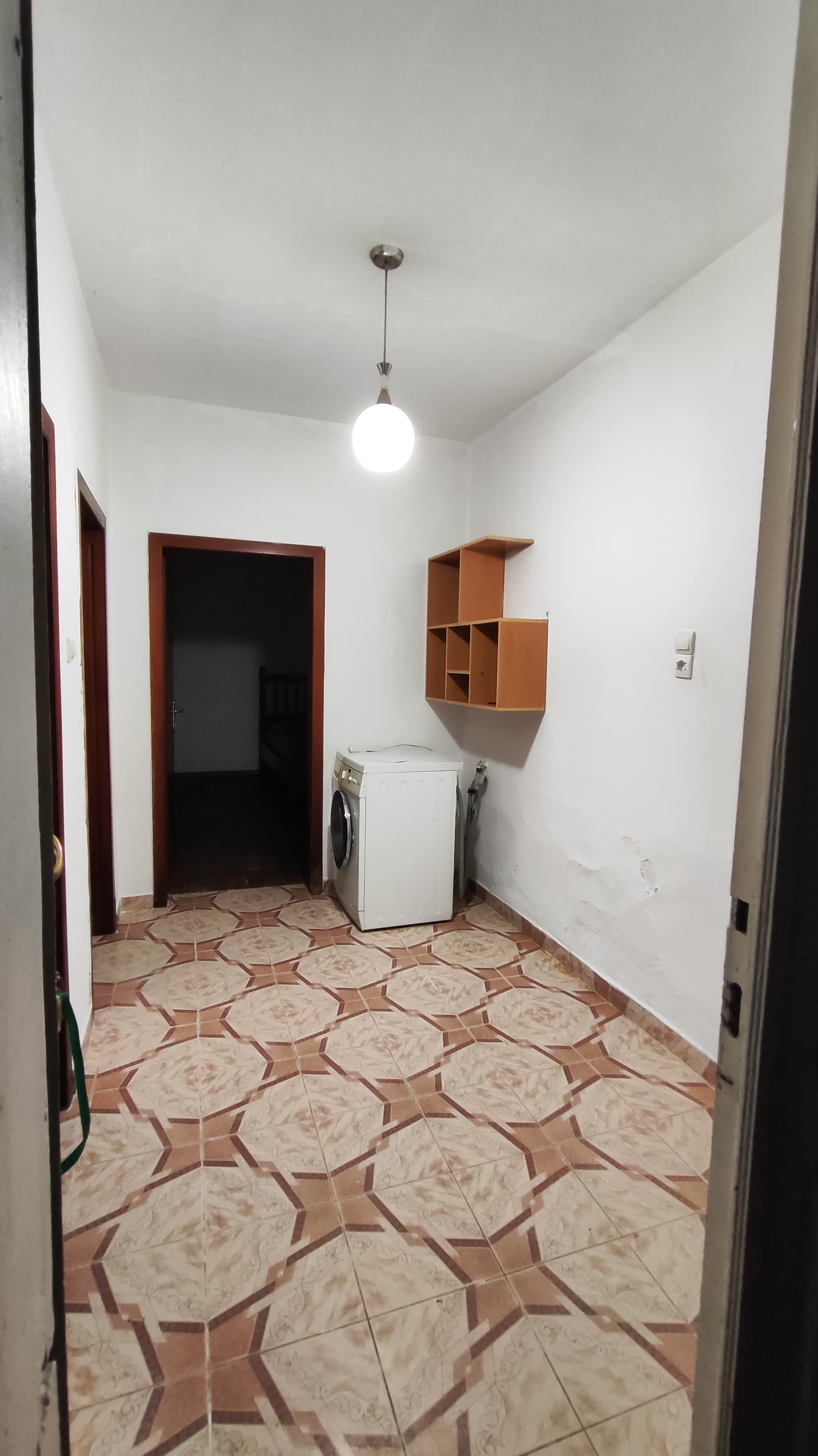Jepet me qera kati i pare shtepi private 2+1 ne Laprake/32.000 leke muaji 2