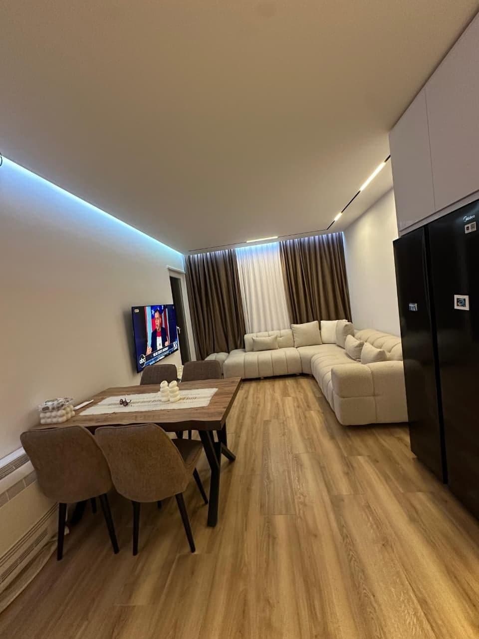 Shitet apartament 2+1 tek Kompleksi Univers City