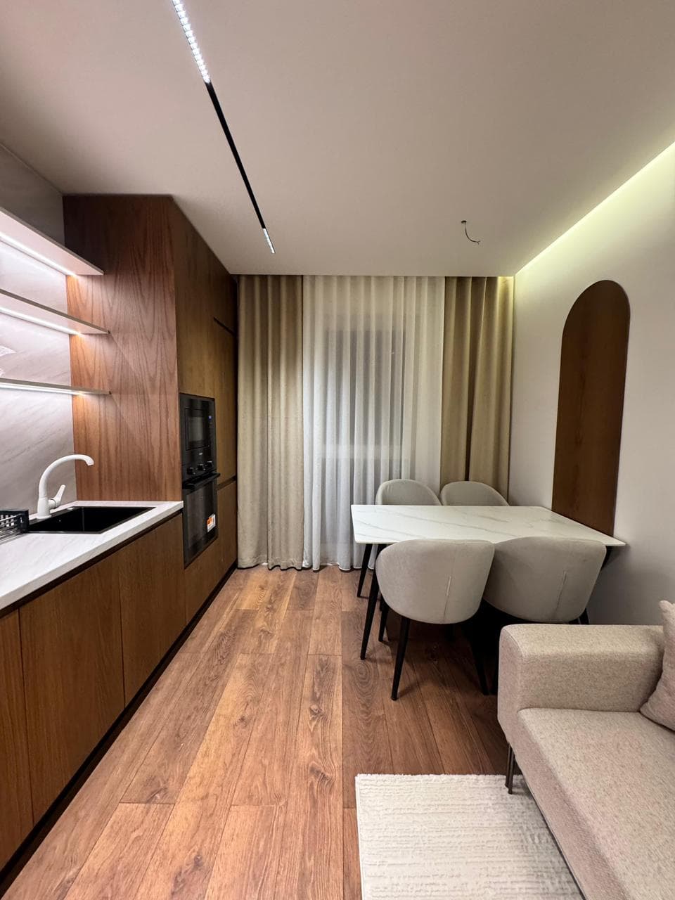 Apartament me qera 2+1+post parkimi ne Xhamllik. 3