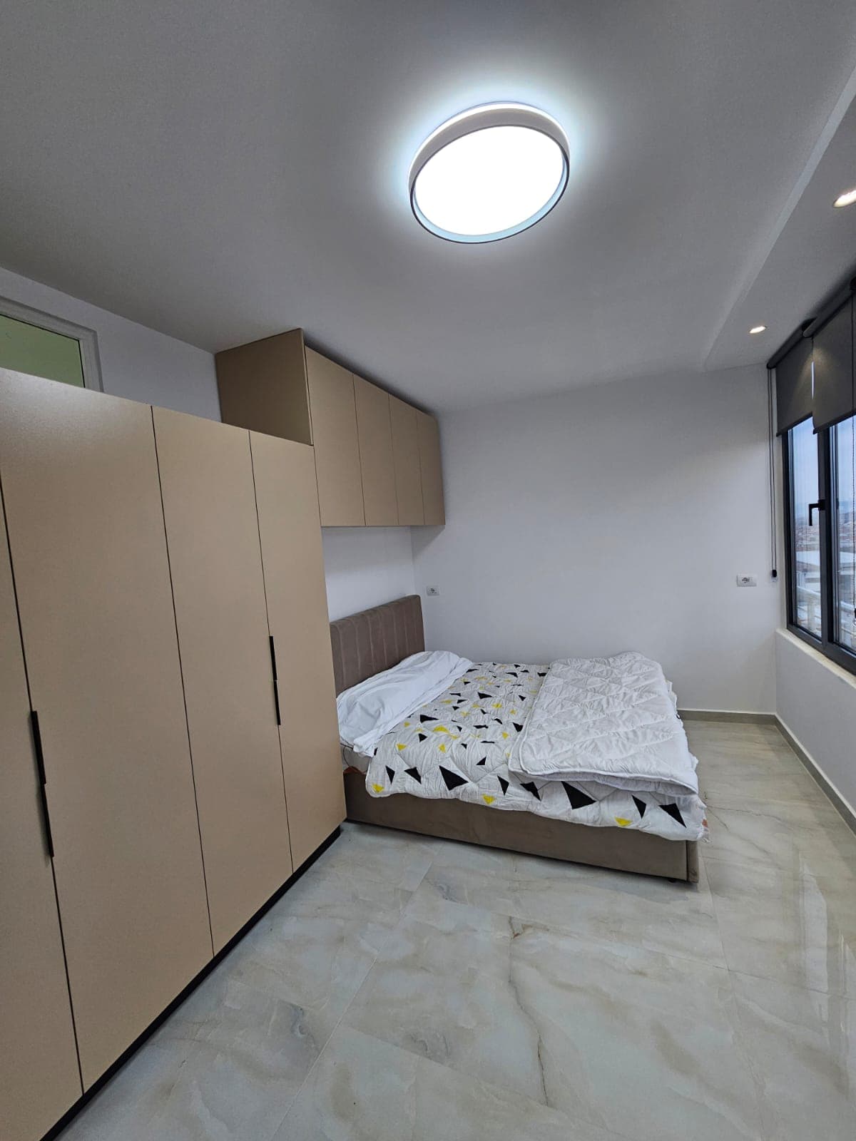 Jepet me qera Apartament 1+1 tek 5 Maji 4