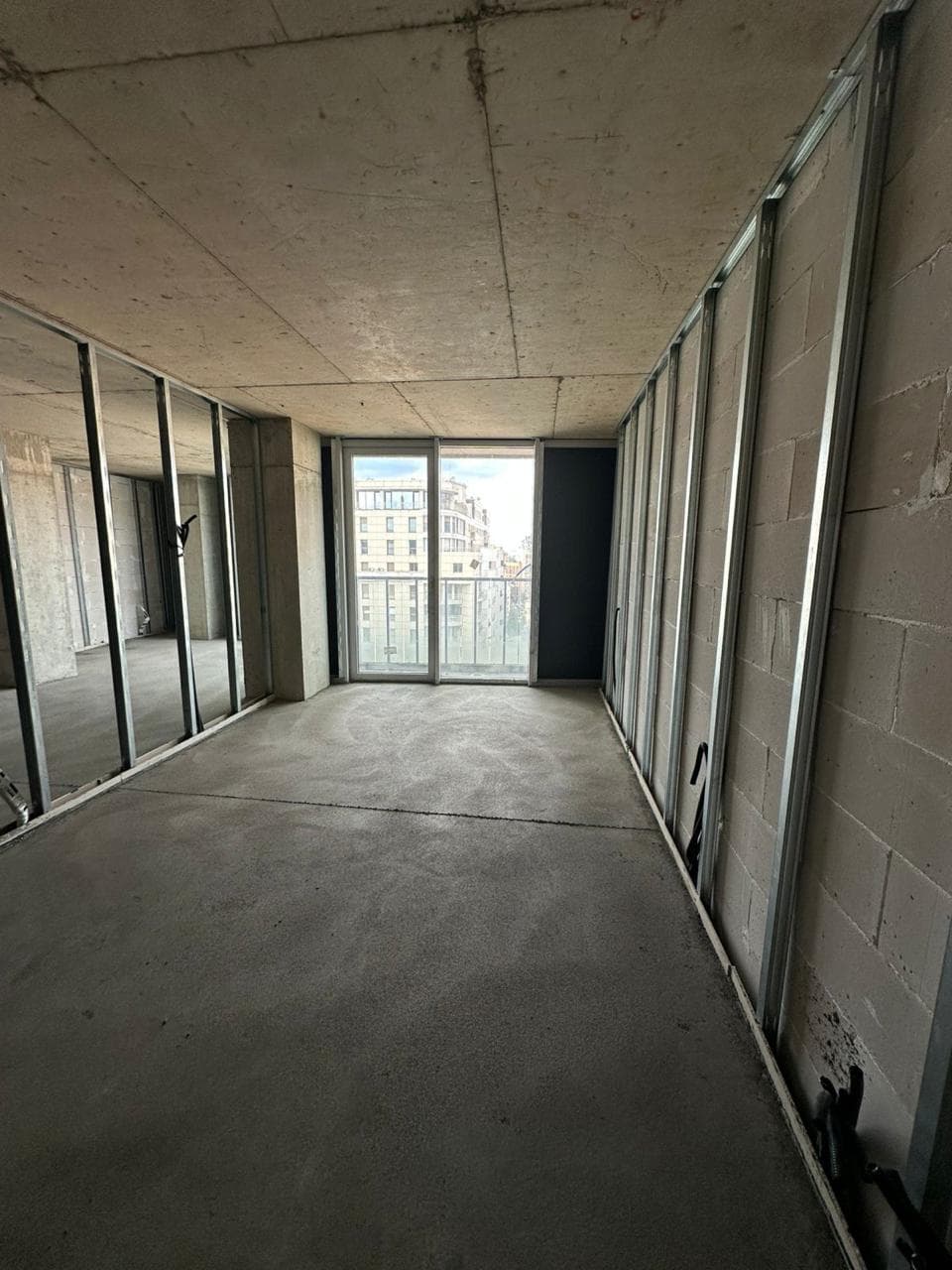 Shitet apartament 1+1 ne Qender " Tirana Rock Tower" 4