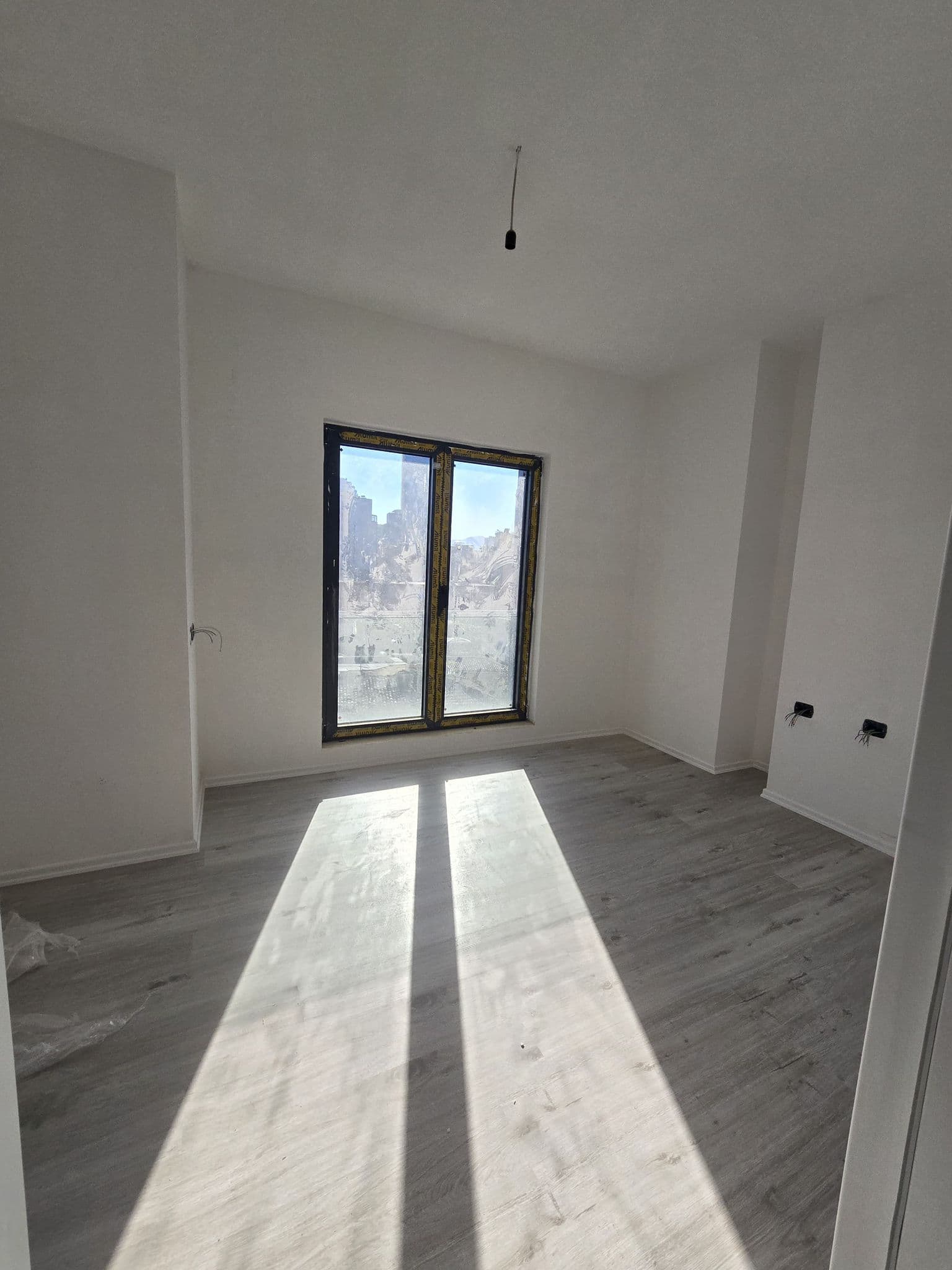 Jepet me qera apartament 2+1 ne Qender 3