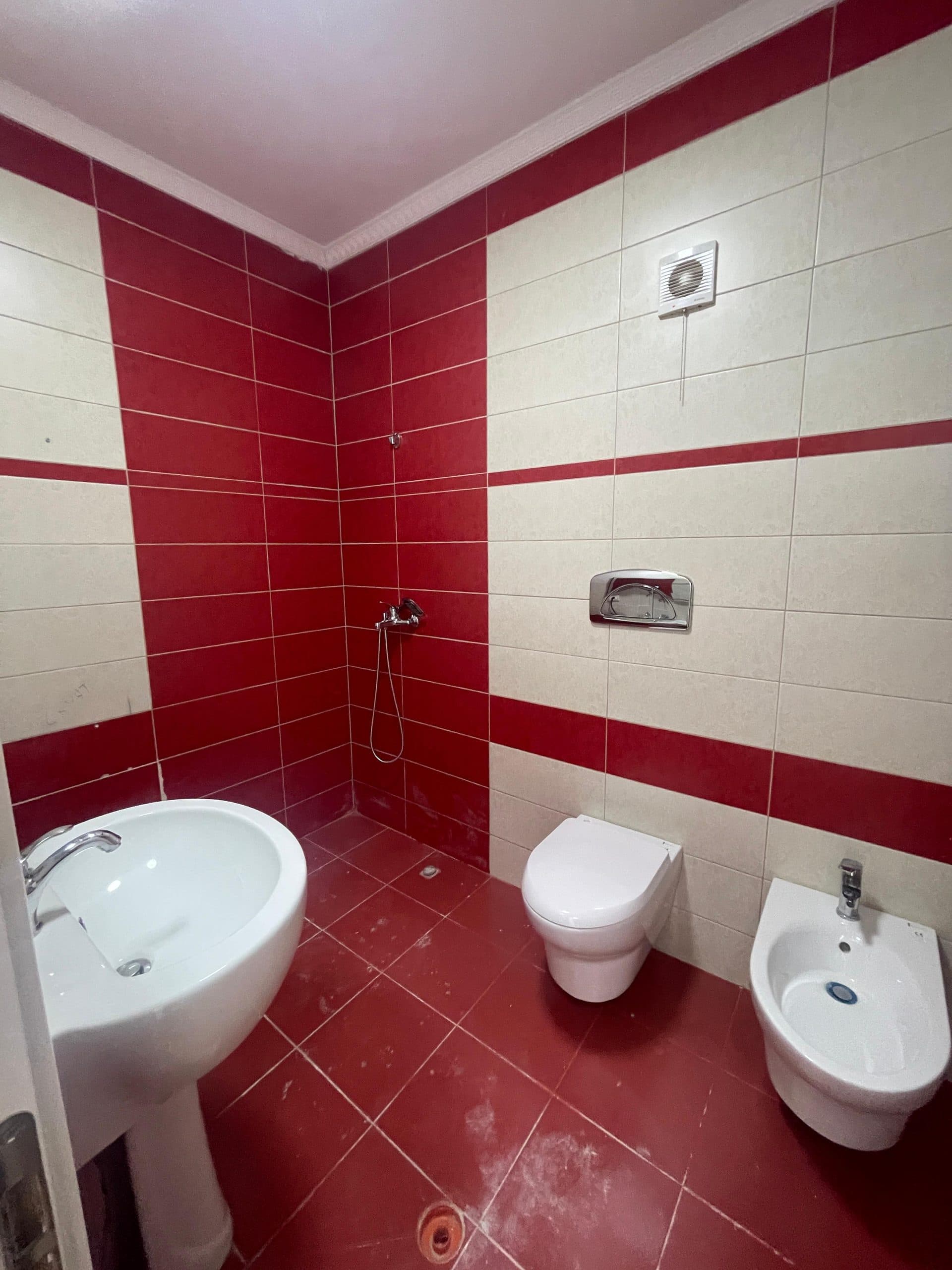 Shitet apartament 1+1 Yzberisht 4