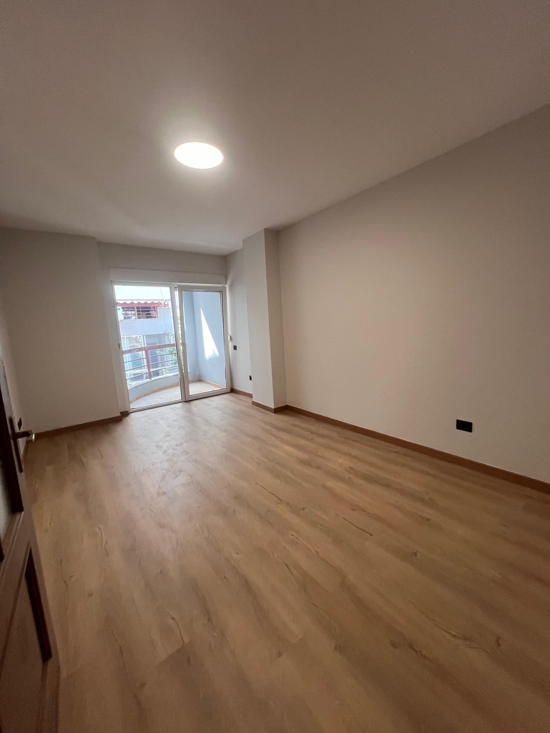 Shitet 3+1+2 Kompleksi Colombo ,Liqeni Thate / 150m2 4