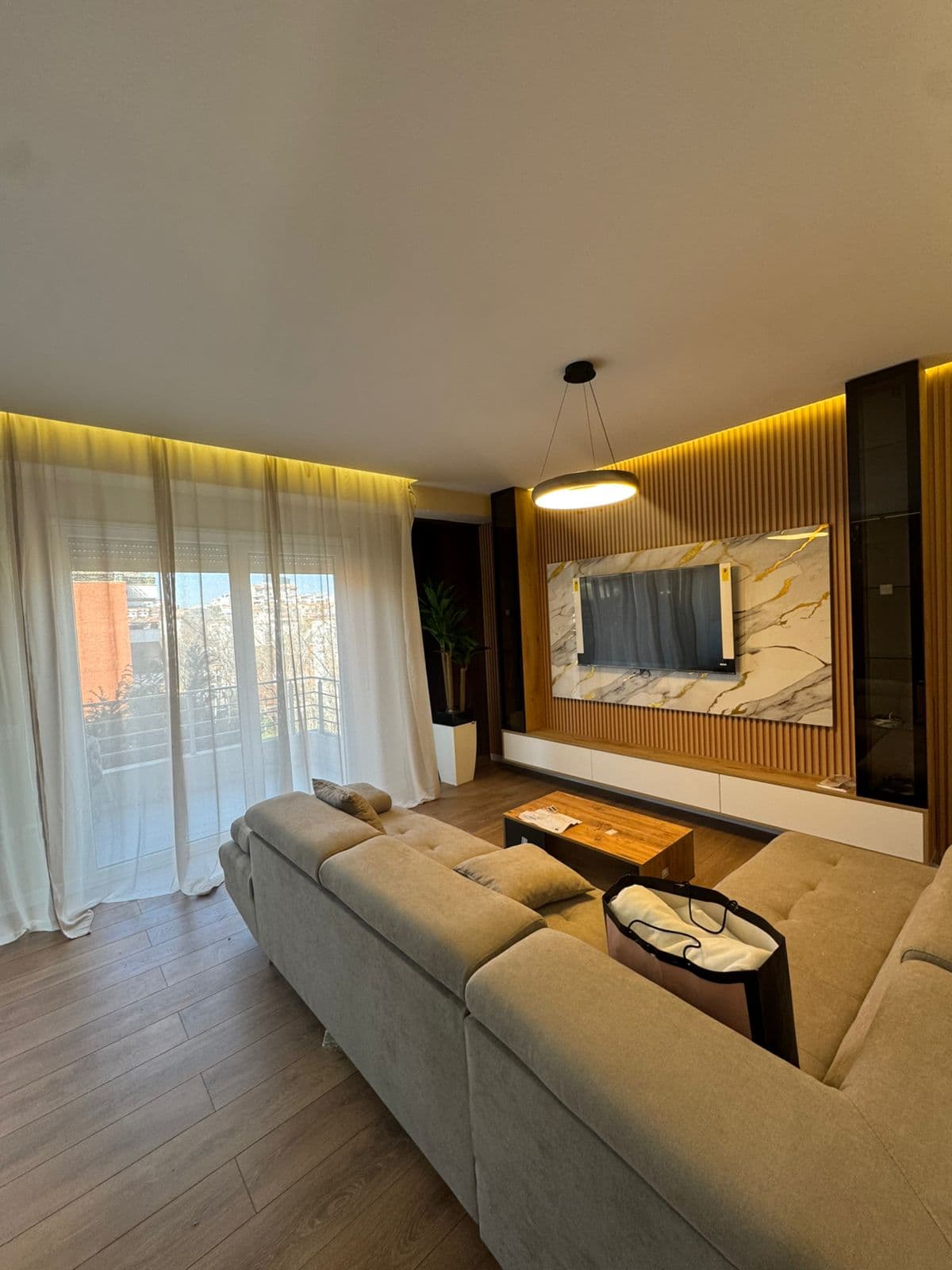 Jepet me qera apartament 2+1+2+ Post Parkimi , Kopshti Botanik /1200 euro 2