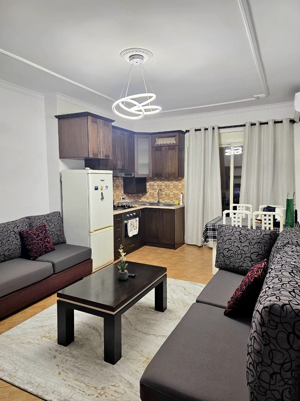 Jepet me qera apartamenti 2+1+2 ne Fresk