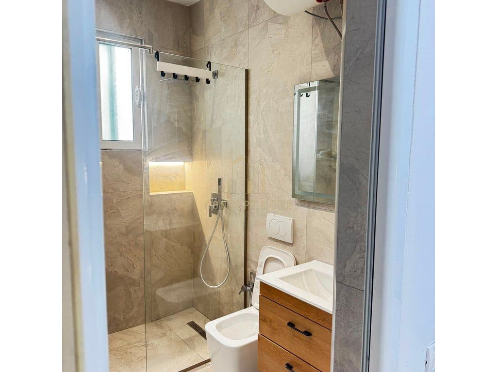 Jepet me qera Apartament 1+1 tek Rruga 5 Maji 3