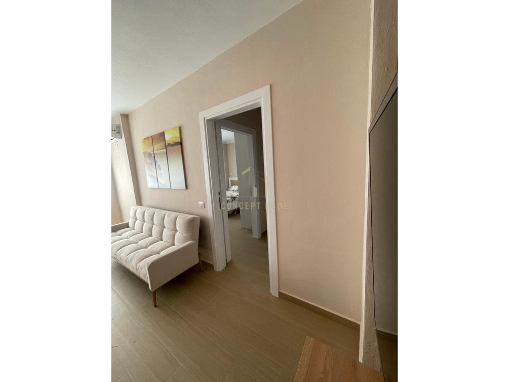 Shitet apartament 1+1 ne Golem. 3