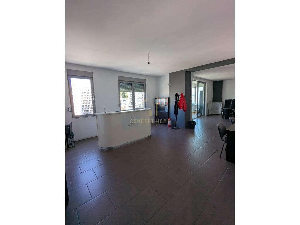 Jepet ambient biznesi me qera tek Zogu I Zi/800€ 3