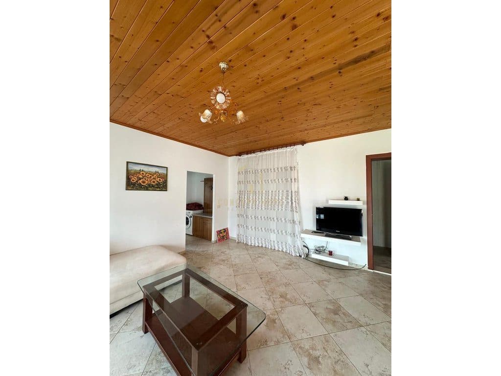 Jepet me qera Apartament 1+1 te Kodra Priftit/Cmimi: 35.000 leke / Muaj 3