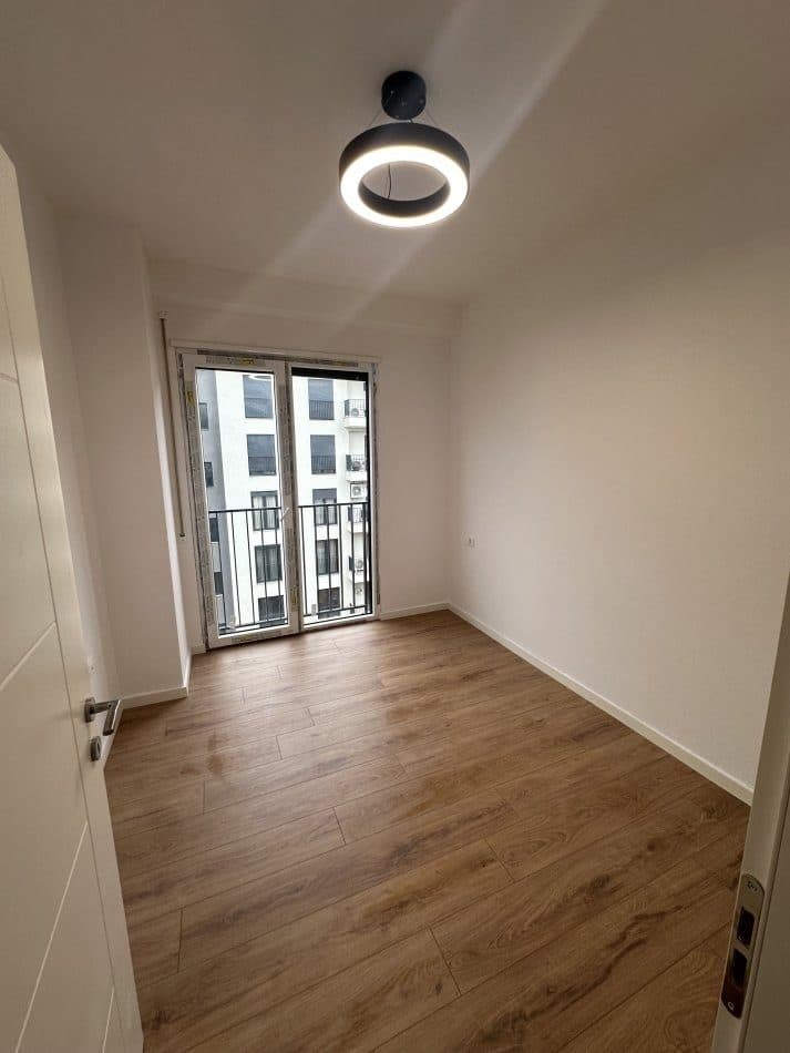 Shitet apartament 2+1+post parkimi ne Astir 3