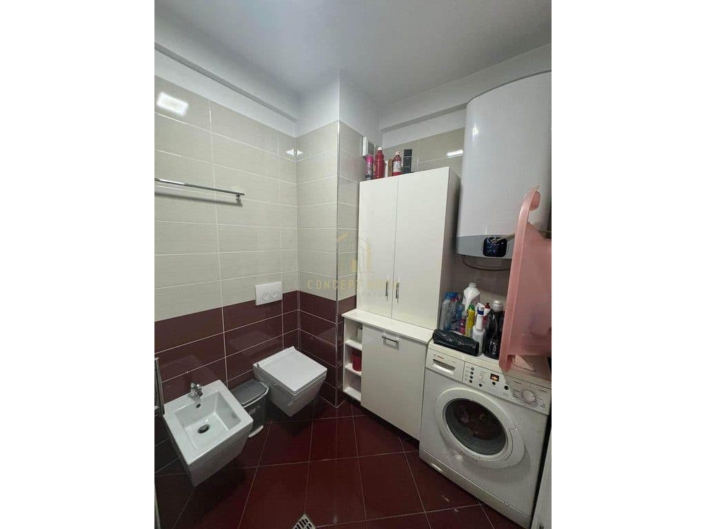 Shitet apartament 1+1 tek Komuna e Parisit 3
