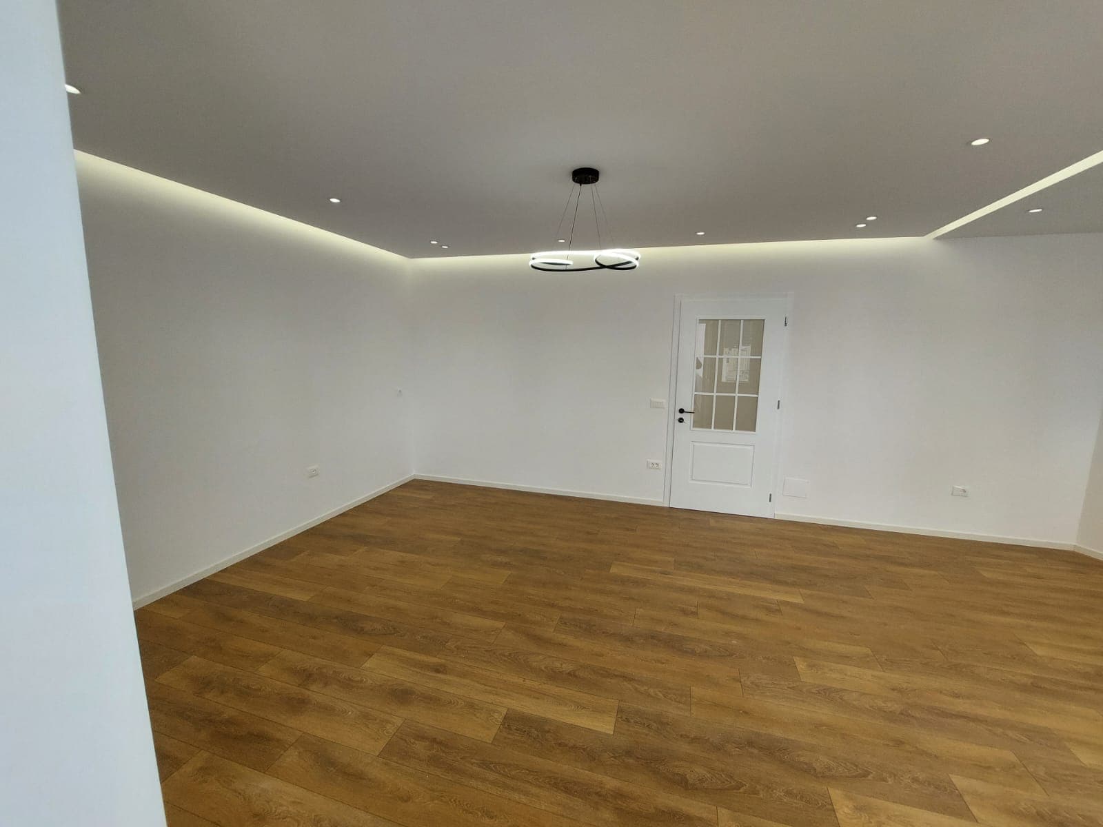 Shitet super apartament 2+1 Rruga e Barrikadave, *QENDER* 4