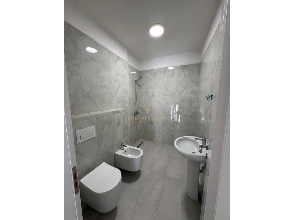 Jepet me qera apartamenti 2+1+2 ne Astir 4