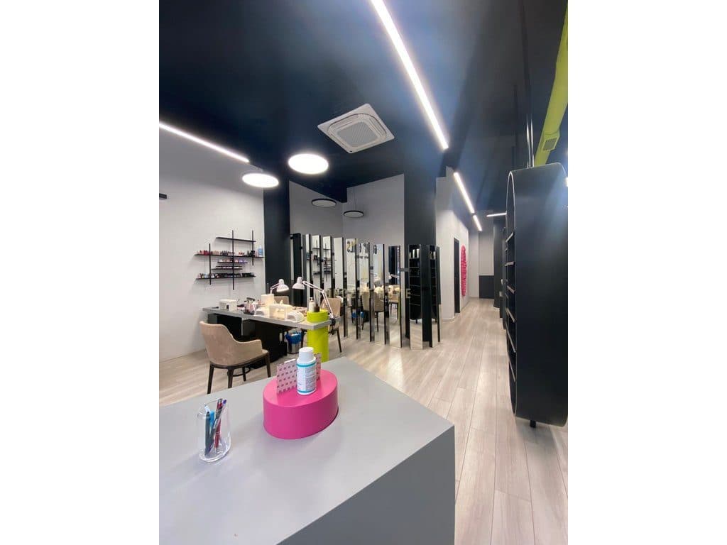 Shitet biznesi parukeru tek Komuna e Parisit, Tiranë/47,000 euro
