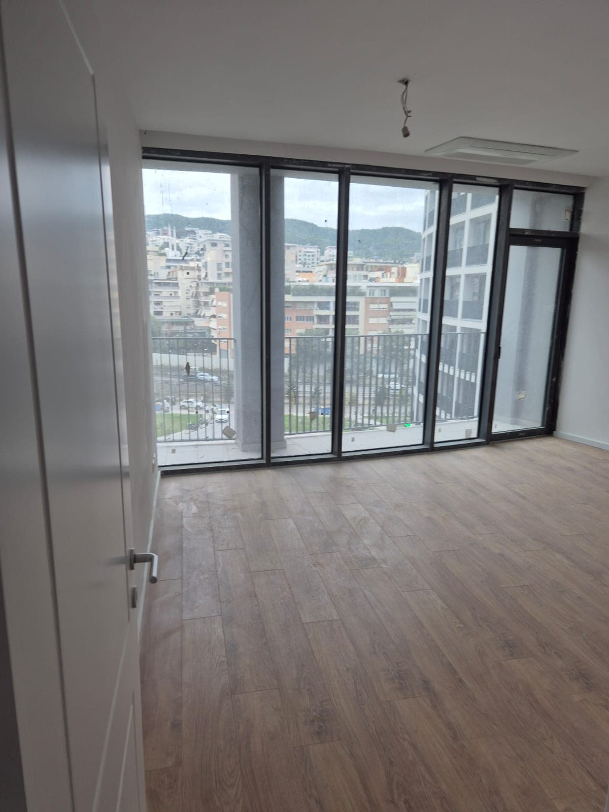 Apartament 2+1+2 Me Qira tek Liqeni Artificial, Tiranë - 1900€ 2