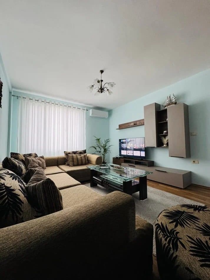 Apartament 1+1 te Komuna e Parisit. 2