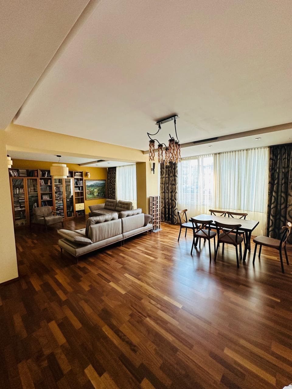 Apartament 2+2 Për Qira në Blloku, Tirana - 1500€ | 160 m²