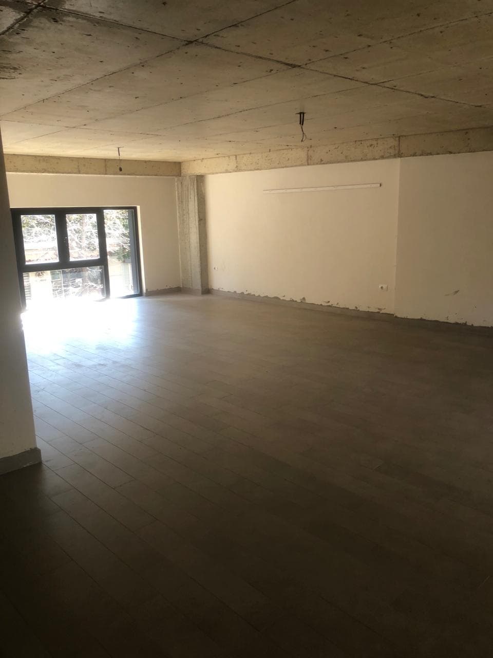 Jepet ambjent biznesi me qera tek Pazari Ri-800 euro/muaji 3