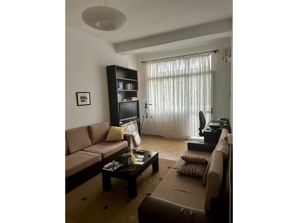 Shitet apartament 1+1 ne Qender te Tiranes