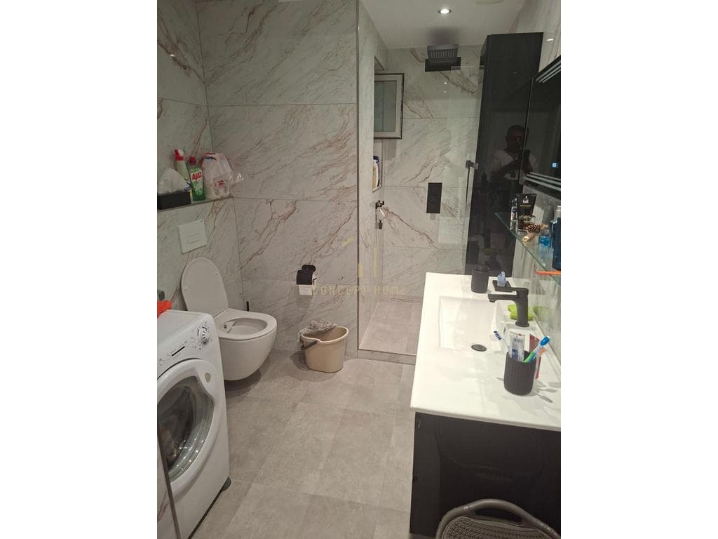Jepet me qera apartament 1+1 tek 3