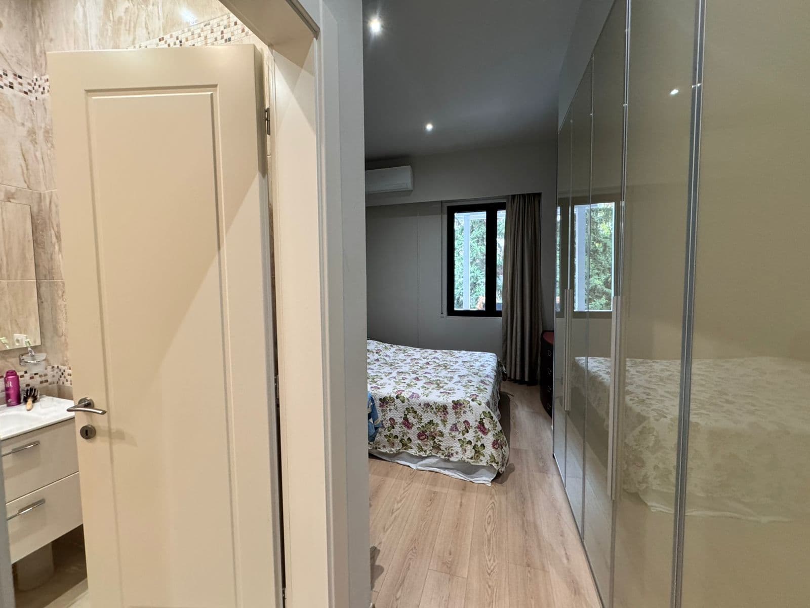 Shitet Apartament 3+1+2 tek Liqeni i Thate 2