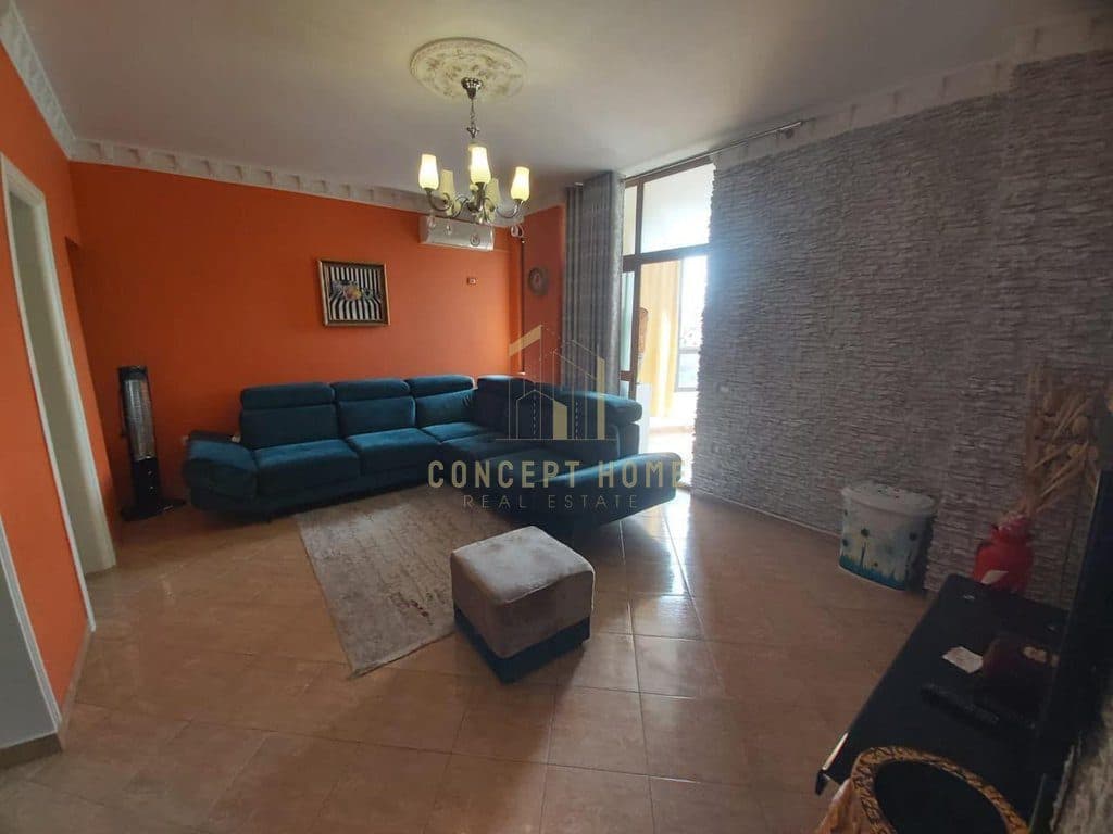 Jepet me qera apartament 2+1 te Tregu Elektrik/Cmimi: 55.000 ALL