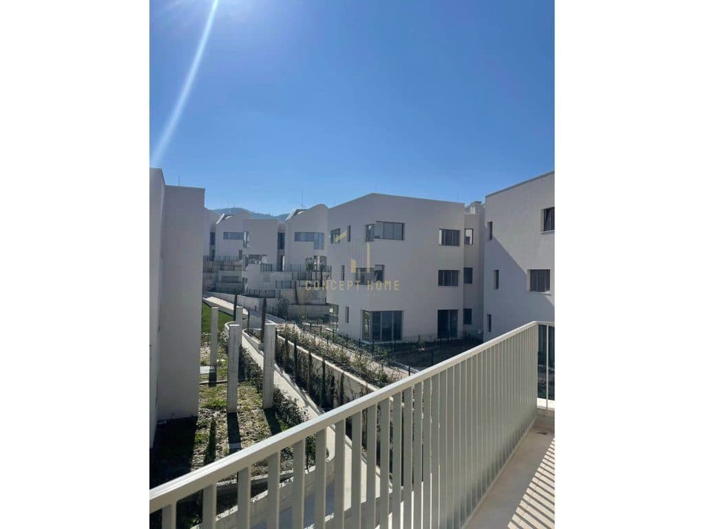 Jepet me qera apartament 2+1+2 tek Liqeni i Thate 2