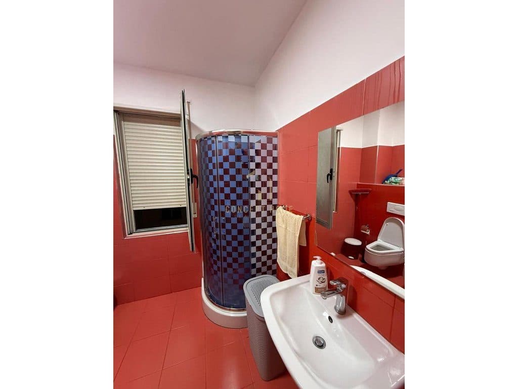 Jepet me qera apartament 2+1+2+post parkimi tek 4