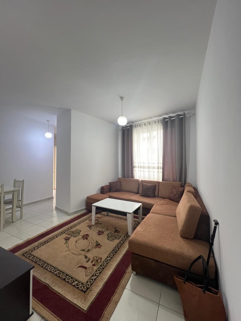 Jepet me qera Apartament 1+1 ne Astir.