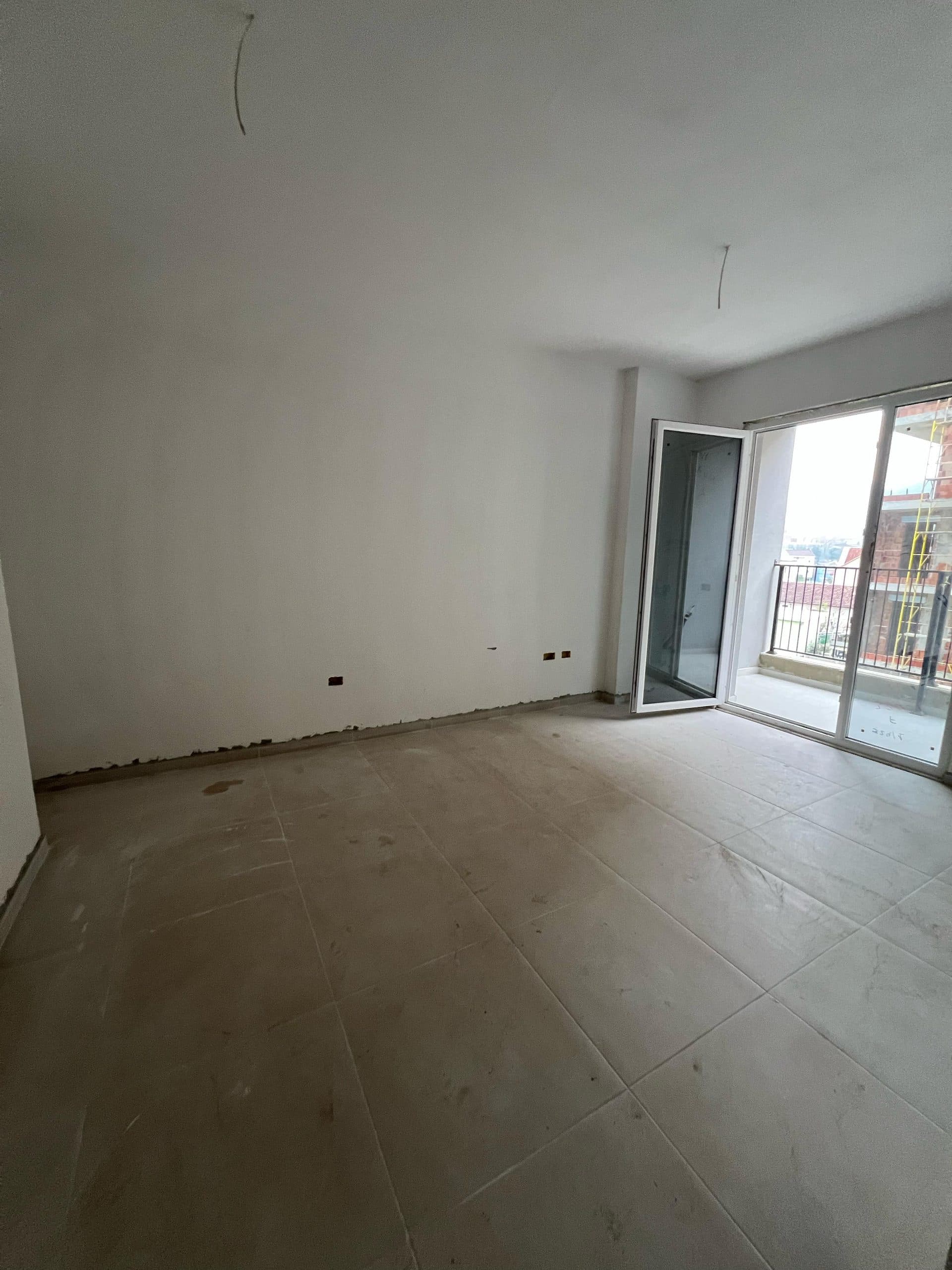 Shitet apartament 1+1 Univers City 4