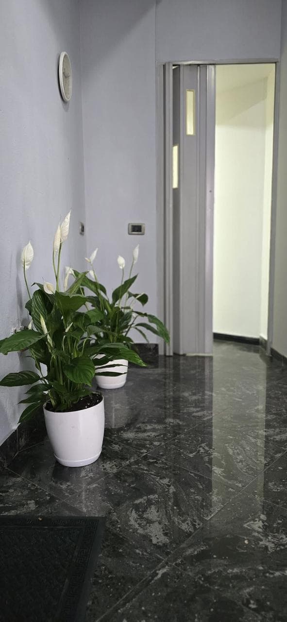 Jepet me qera apartament 1+1 Rruga Dibres Siperfaqja:40 m2