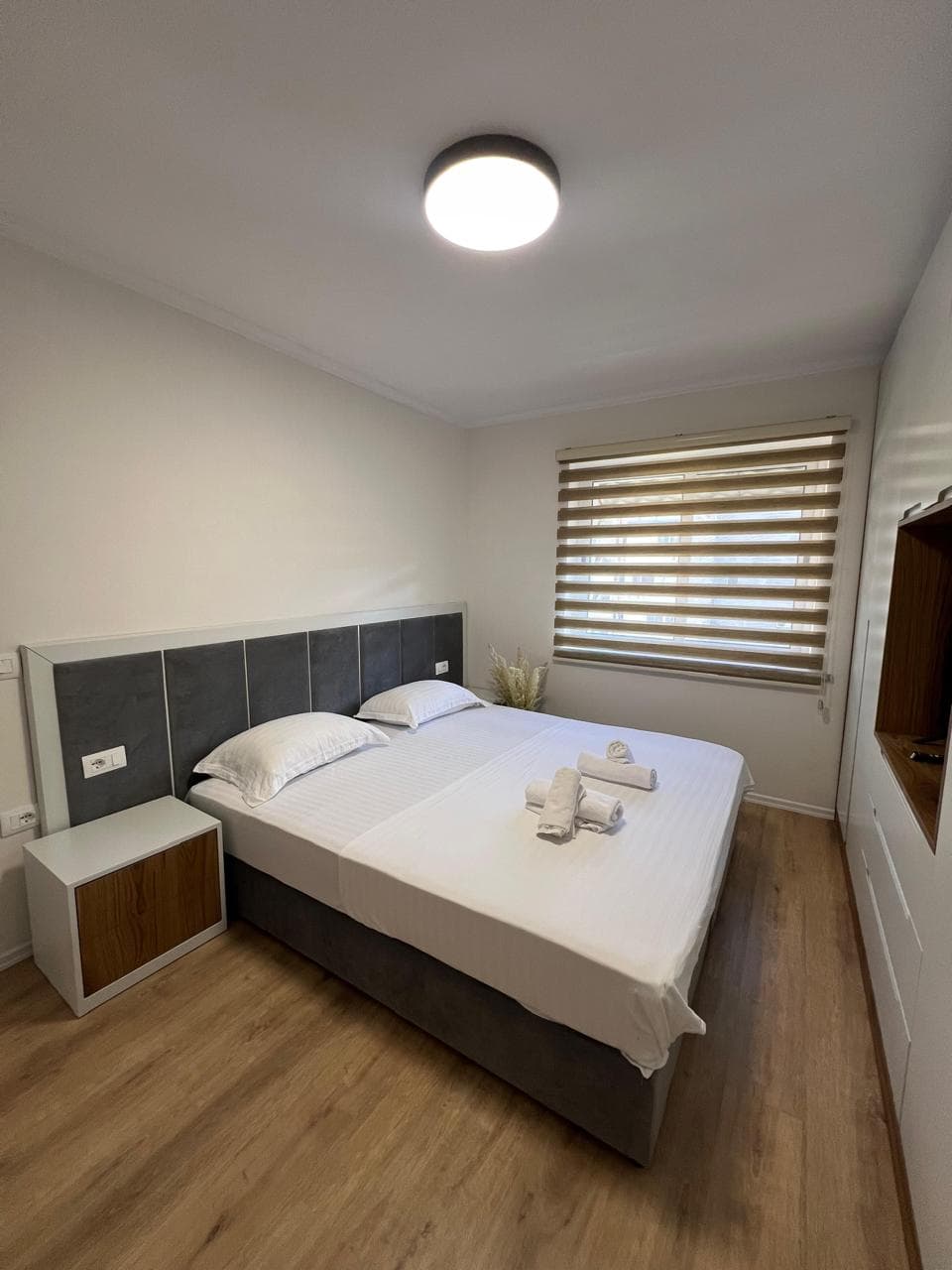 Jepet me qera Apartament 2+1 tek Stadiumi Dinamo 3