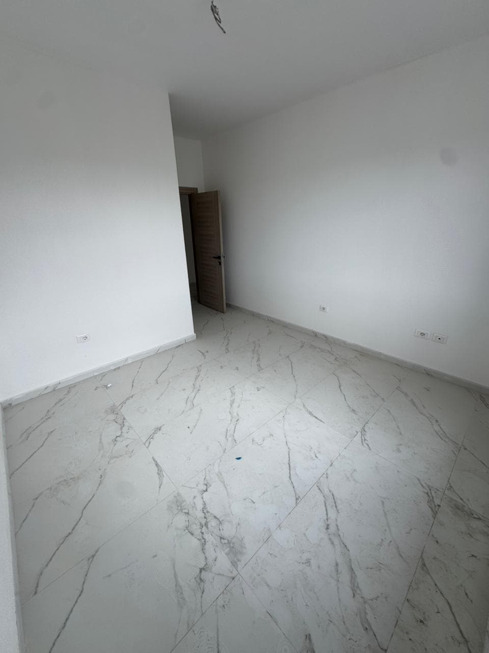 Jepet me qera Apartament 2+1 ne Paskuqan