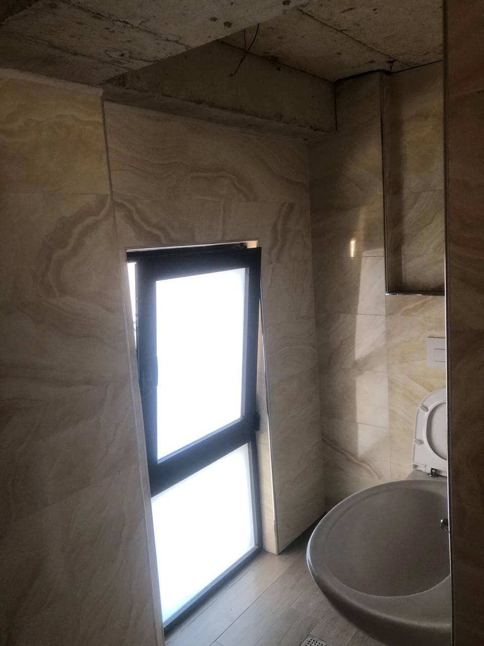 Jepet ambjent biznesi me qera tek Pazari Ri-800 euro/muaji