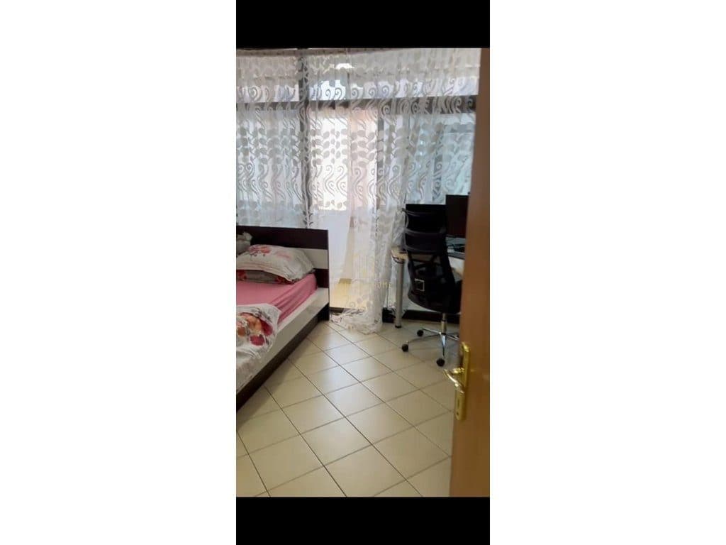 Shitet apartament 3+1+2+3 tek Rruga e Kavajes 4