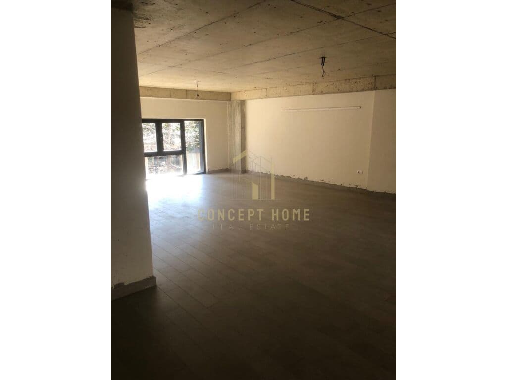 Jepet ambjent biznesi me qera tek Pazari Ri-800 euro/muaji 2