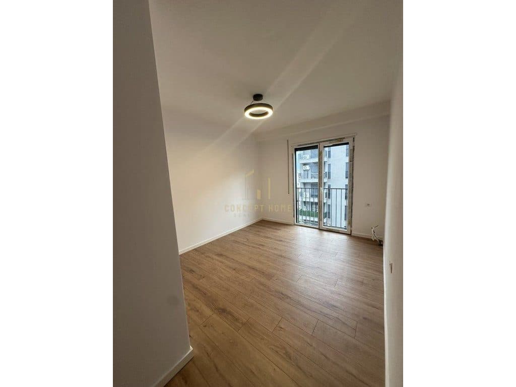 Shitet apartament 2+1+post parkimi ne Astir 4