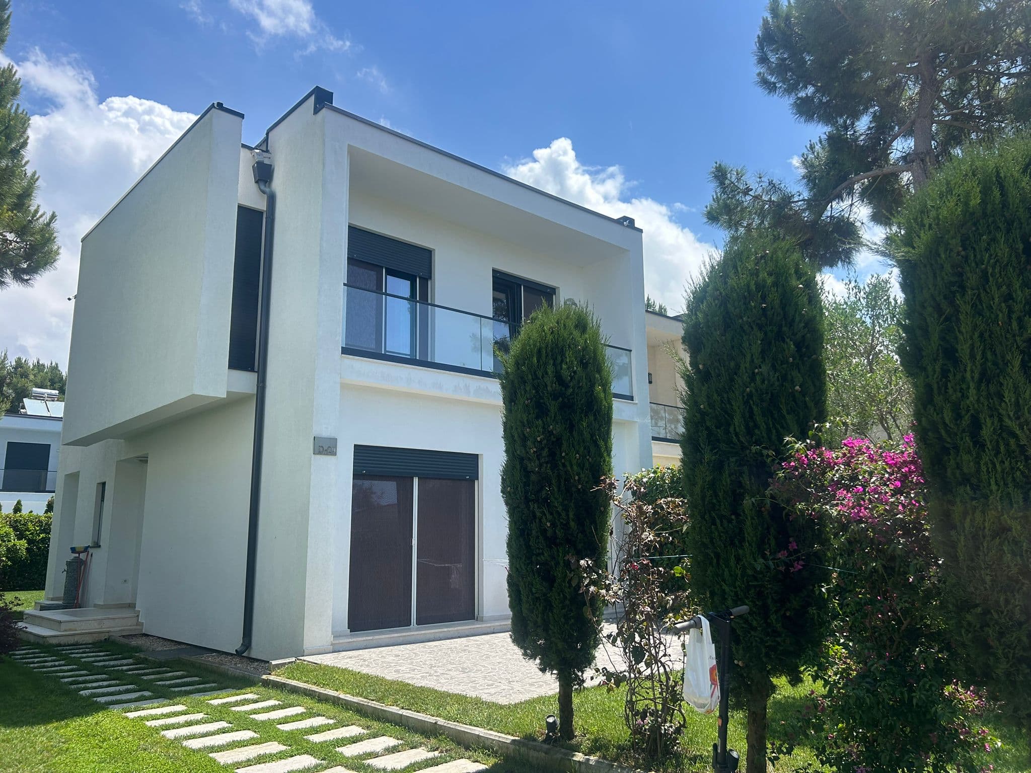Shitet Vile 2 kateshe ne Hamallaj (Valamar)