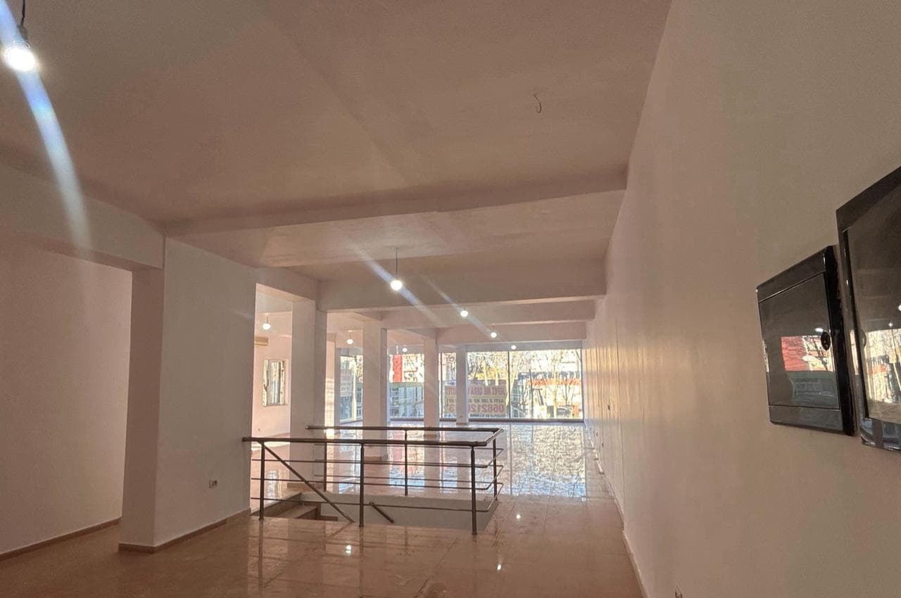 Shitet Hapësirë Biznesi Buzë Rrugës Dritan Hoxha/552,000 €