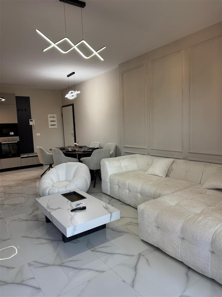 Jepet me qera Apartament 3+1+2 tek Rruga e Kavajes 4