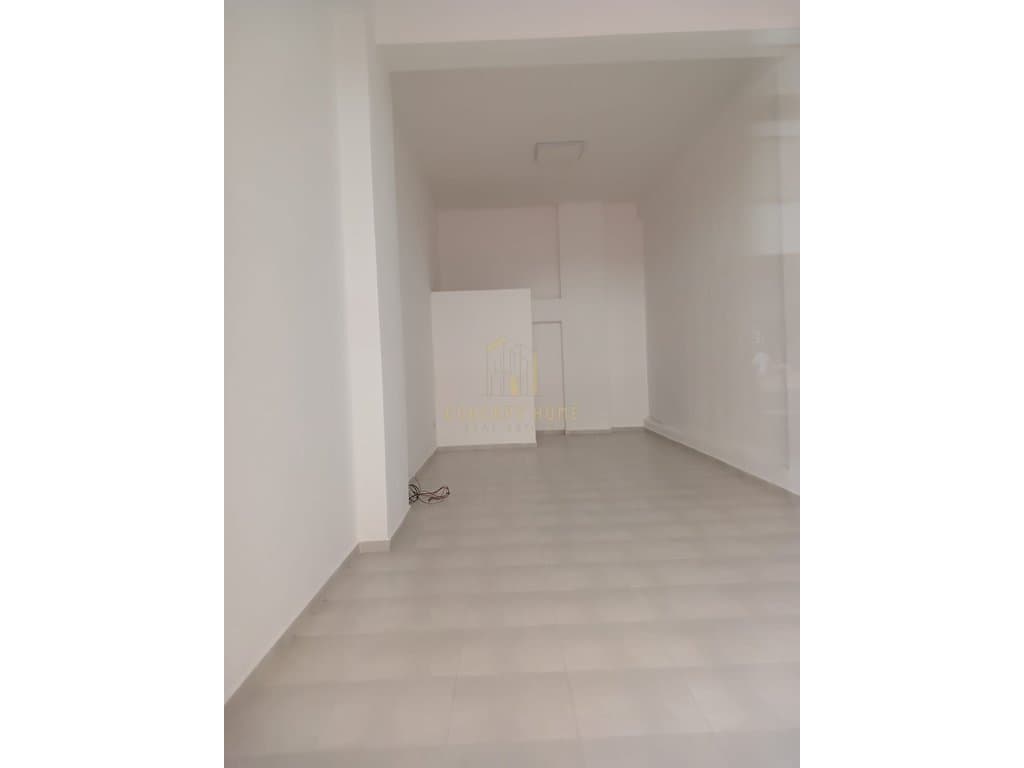 Jepet Dyqan me qera Te Golden Park 3/Cmimi: 400 euro