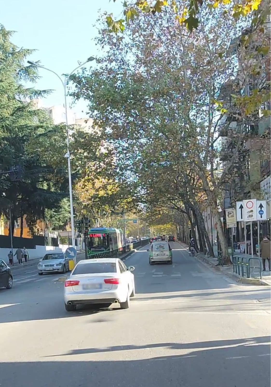 Shitet ambient biznesi tek rruga Asim Vokshi