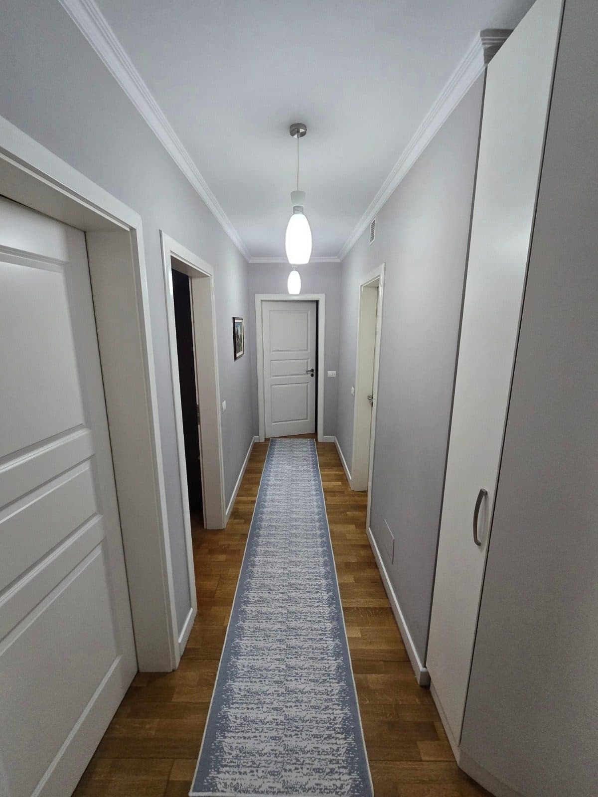 Shitet apartament 3+1 prane 21 Dhjetori 4
