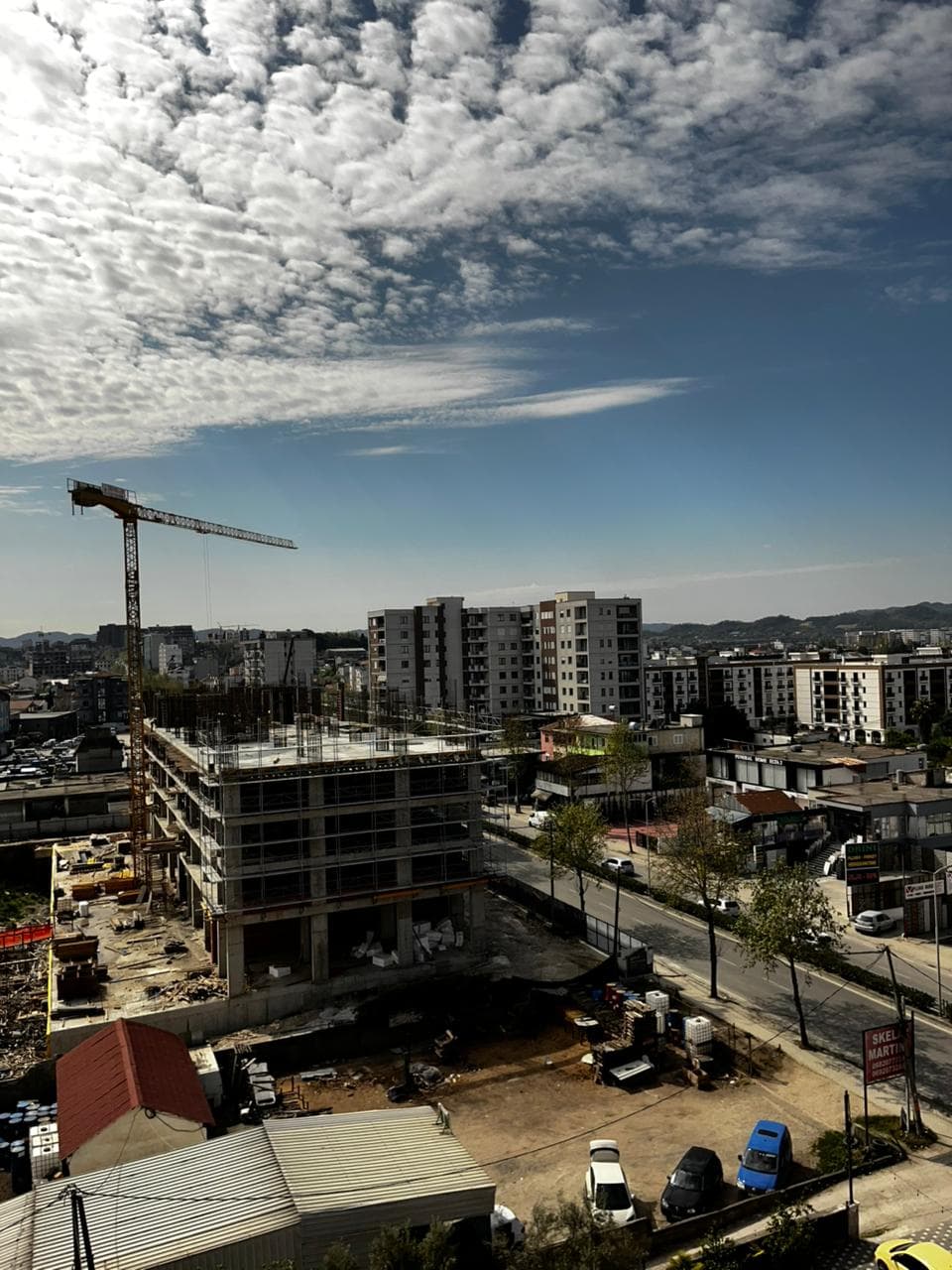 Shitet Apartament 2+1+2 ne Kamez