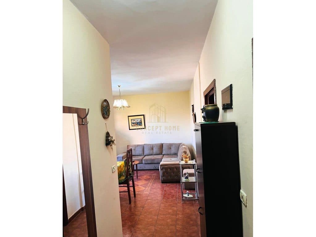 Jepet me qera apartament 2+1 tek Pazari i Ri 3