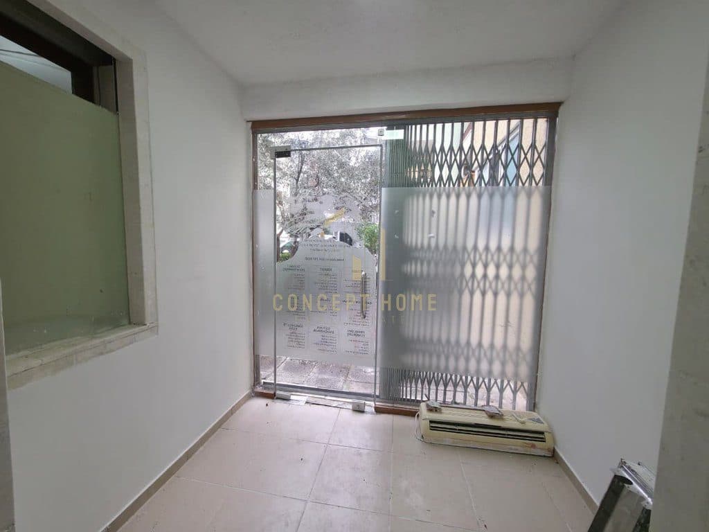 Jepet Ambient me qera Mbas Kopshtit Botanik Siperfaqja: 90 m2 Kati: 0 Organizimi: - Ambient open space - Tualet 4
