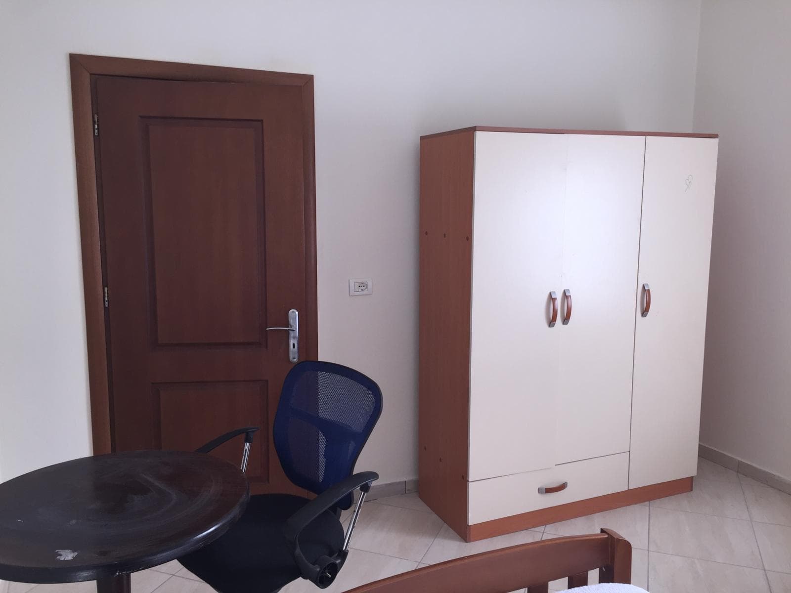 Jepet me qera Apartament 2+1 ne Astir