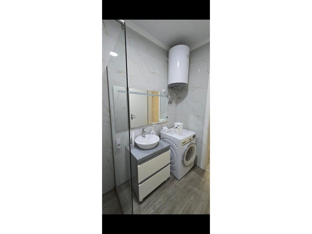 Jepet me qera apartament 1+1 tek